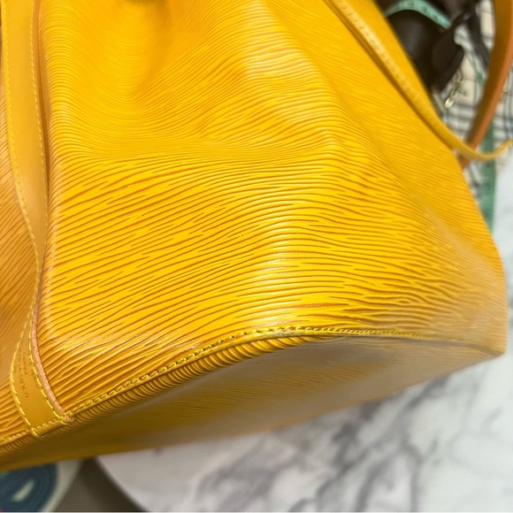 Vintage Louis Vuitton | Petit Noe Yellow EPI Bucket Bag - Picture 14 of 16